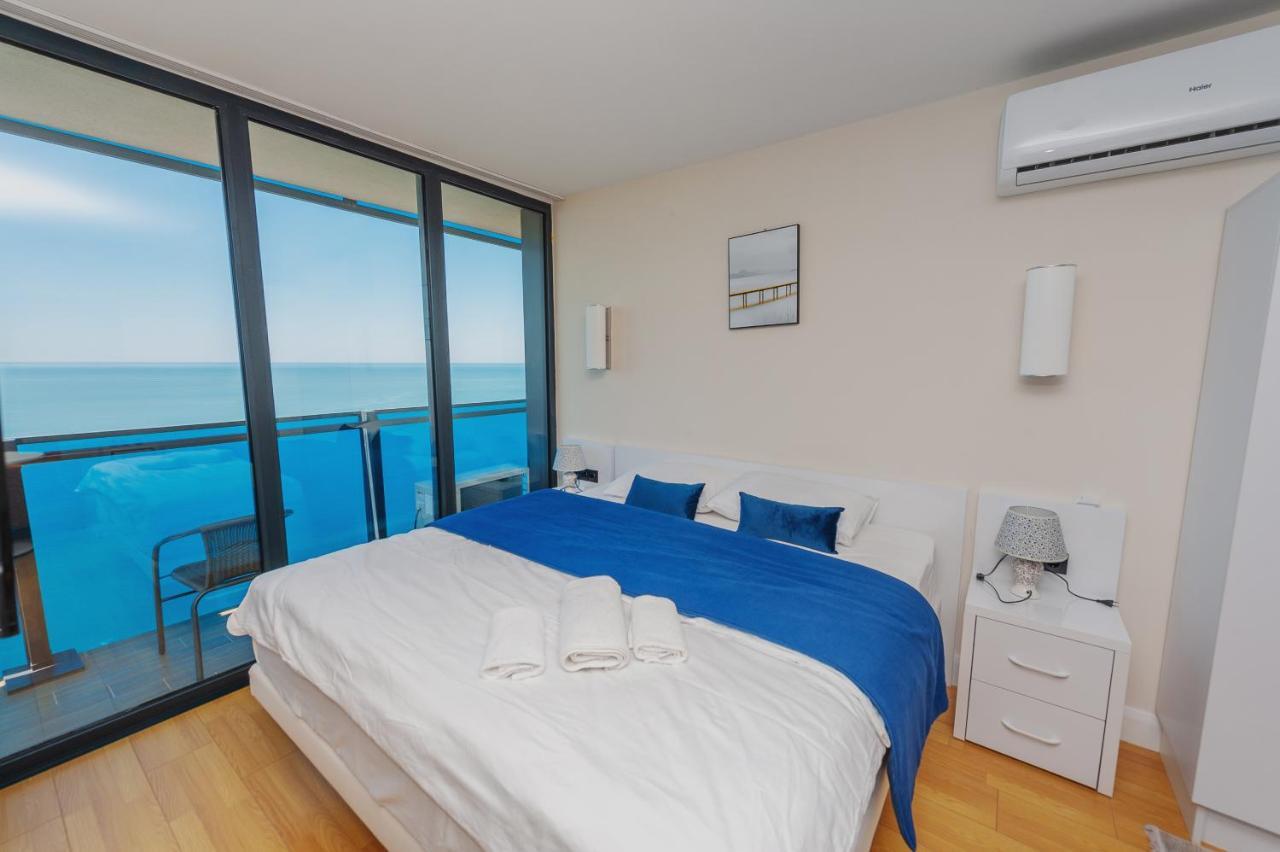 Orbi City Center Suite Батуми Екстериор снимка